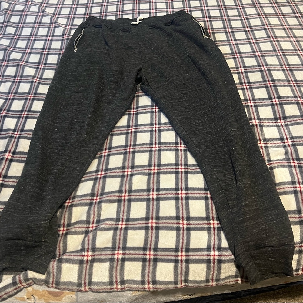 Jogger sweatpants with zippered pockets